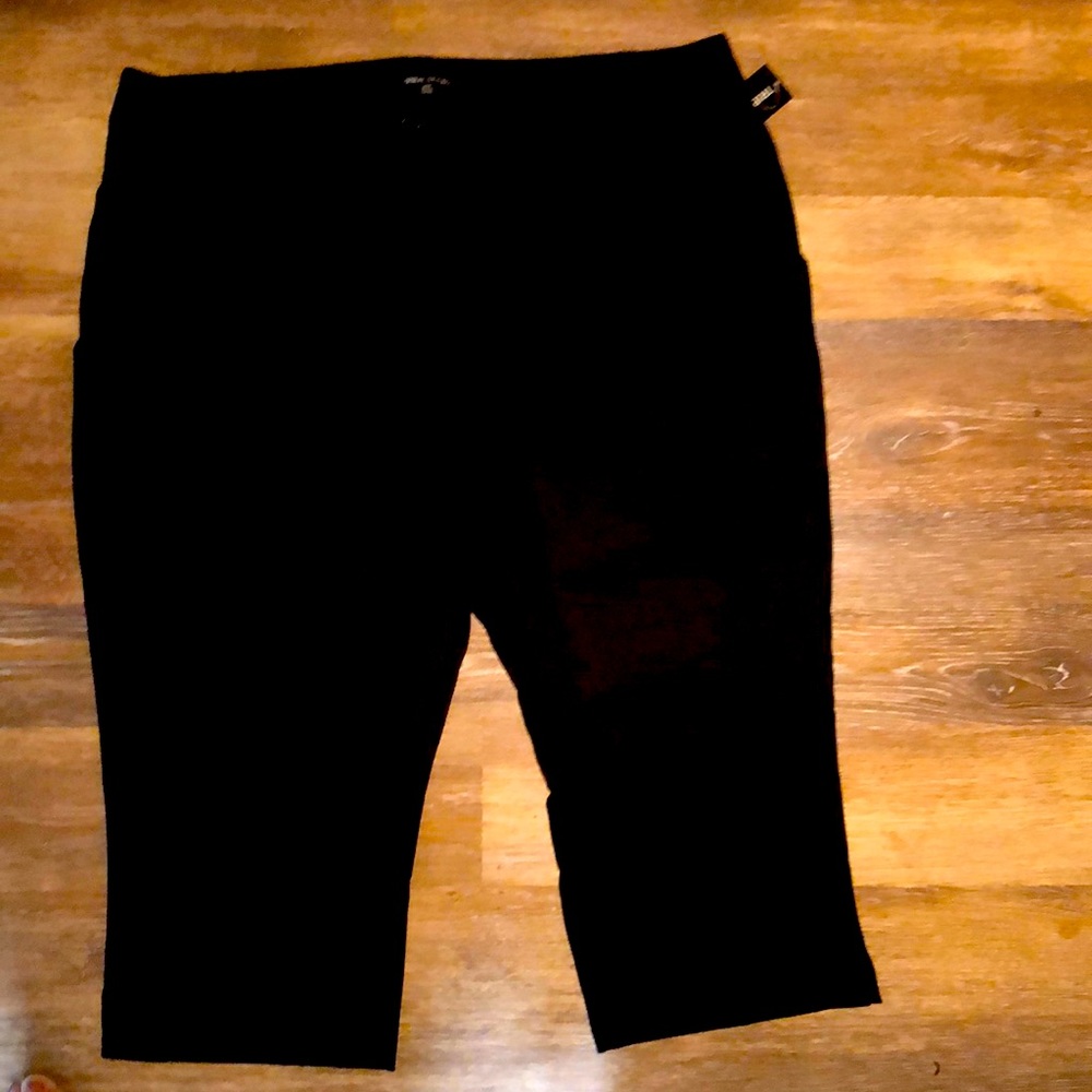 NWT BLACK CROPPED PANTS
